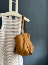 Lade das Bild in den Galerie-Viewer, PRADA VITELLO DAINO BAG