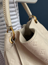 Lade das Bild in den Galerie-Viewer, LOUIS VUITTON ARTSY MM EMPREINTE