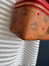 Lade das Bild in den Galerie-Viewer, MCM ROCKSTAR VANITY