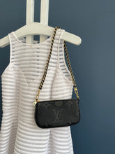 Lade das Bild in den Galerie-Viewer, LOUIS VUITTON MINI POCHETTE EMPREINTE