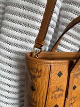 Lade das Bild in den Galerie-Viewer, MCM TONI MINI SHOPPER