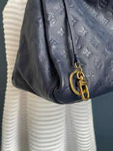 Lade das Bild in den Galerie-Viewer, LOUIS VUITTON ARTSY CELEST EMPREINTE