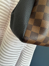 Lade das Bild in den Galerie-Viewer, LOUIS VUITTON BRITTANY