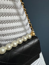 Lade das Bild in den Galerie-Viewer, CHANEL WOC MIT PERLEN