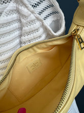 Lade das Bild in den Galerie-Viewer, LOUIS VUITTON OVER THE MOON