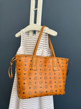 Lade das Bild in den Galerie-Viewer, MCM LIZ SHOPPER