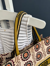Lade das Bild in den Galerie-Viewer, DIOR TOTE BOOK