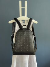Lade das Bild in den Galerie-Viewer, MCM STARK MEDIUM RUCKSACK