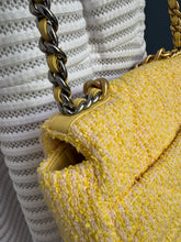 Lade das Bild in den Galerie-Viewer, CHANEL 19