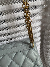 Lade das Bild in den Galerie-Viewer, CHANEL 2.55 GÜRTELTASCHE