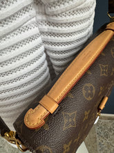 Lade das Bild in den Galerie-Viewer, LOUIS VUITTON MÉTIS