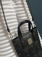 Lade das Bild in den Galerie-Viewer, MCM AREN BAG