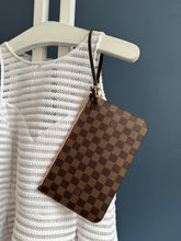 Lade das Bild in den Galerie-Viewer, LOUIS VUITTON CLUTCH