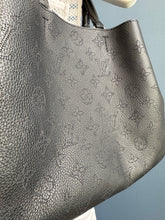 Lade das Bild in den Galerie-Viewer, LOUIS VUITTON BELLA TOTE MAHINA