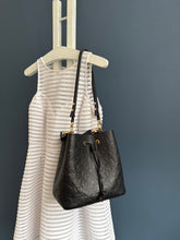 Lade das Bild in den Galerie-Viewer, LOUIS VUITTON NÉONOÉ EMPREINTE