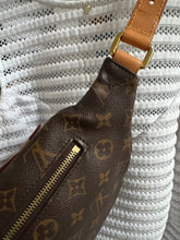 Lade das Bild in den Galerie-Viewer, LOUIS VUITTON BUMBAG