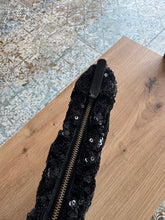 Lade das Bild in den Galerie-Viewer, CHANEL 19 POUCH