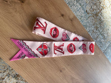 Lade das Bild in den Galerie-Viewer, LOUIS VUITTON BANDEAU LUCKY