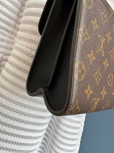 Lade das Bild in den Galerie-Viewer, LOUIS VUITTON VICTOIRE