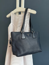 Lade das Bild in den Galerie-Viewer, PRADA SHOPPER