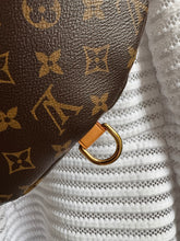 Lade das Bild in den Galerie-Viewer, LOUIS VUITTON BUMBAG