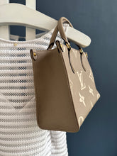 Lade das Bild in den Galerie-Viewer, LOUIS VUITTON ONTHEGO PM