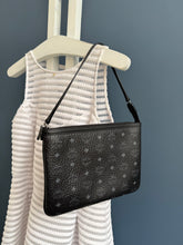 Lade das Bild in den Galerie-Viewer, MCM CLUTCH
