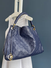 Lade das Bild in den Galerie-Viewer, LOUIS VUITTON ARTSY CELEST EMPREINTE