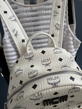Lade das Bild in den Galerie-Viewer, MCM RUCKSACK MEDIUM