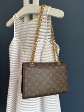 Lade das Bild in den Galerie-Viewer, LOUIS VUITTON VICTOIRE
