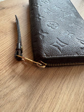 Lade das Bild in den Galerie-Viewer, LOUIS VUITTON ZIPPY EMPREINTE