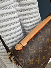 Lade das Bild in den Galerie-Viewer, LOUIS VUITTON MÉTIS ANIMAL