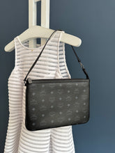 Lade das Bild in den Galerie-Viewer, MCM CLUTCH