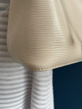 Lade das Bild in den Galerie-Viewer, LOUIS VUITTON NÉONOÉ BB EPI