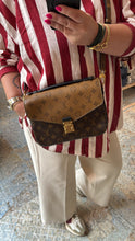 Lade das Bild in den Galerie-Viewer, LOUIS VUITTON MÉTIS REVERSE