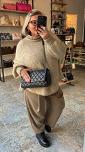Lade das Bild in den Galerie-Viewer, CHANEL LADY PEARLY FLAP BAG