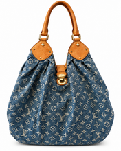 Lade das Bild in den Galerie-Viewer, LOUIS VUITTON MAHINA XL DENIM