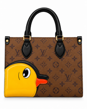 Lade das Bild in den Galerie-Viewer, LOUIS VUITTON ONTHEGO PM DUCK