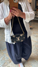 Lade das Bild in den Galerie-Viewer, LOUIS VUITTON MINI POCHETTE BICOLOR