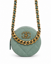 Lade das Bild in den Galerie-Viewer, CHANEL 19 DENIM ROUND CLUTCH