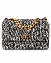 Lade das Bild in den Galerie-Viewer, CHANEL 19 SMALL