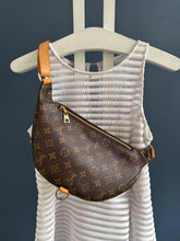 Lade das Bild in den Galerie-Viewer, LOUIS VUITTON BUMBAG