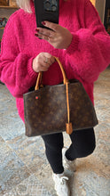 Lade das Bild in den Galerie-Viewer, LOUIS VUITTON MONTAIGNE