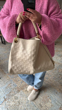Lade das Bild in den Galerie-Viewer, LOUIS VUITTON ARTSY MM EMPREINTE