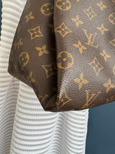 Lade das Bild in den Galerie-Viewer, LOUIS VUITTON ARTSY MM