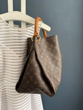 Lade das Bild in den Galerie-Viewer, LOUIS VUITTON ARTSY MM
