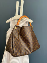 Lade das Bild in den Galerie-Viewer, LOUIS VUITTON ARTSY MM