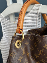 Lade das Bild in den Galerie-Viewer, LOUIS VUITTON ARTSY MM