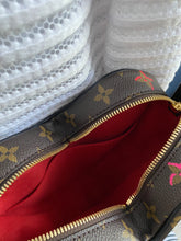 Lade das Bild in den Galerie-Viewer, LOUIS VUITTON SAC COEUR LIMITED EDITION