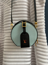 Lade das Bild in den Galerie-Viewer, LOUIS VUITTON MINI BOÎTE CHAPEAU EPI